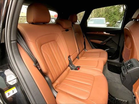 Used 2021 Audi Q5 Premium w/ Convenience Package image 19