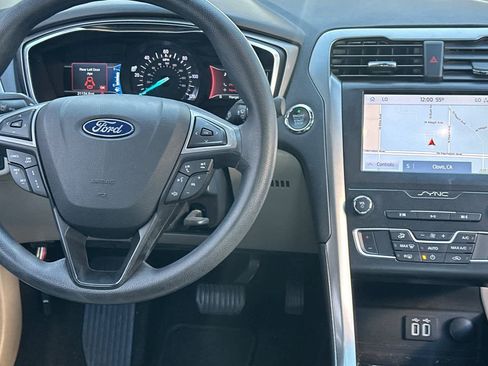 Used 2020 Ford Fusion SE image 14
