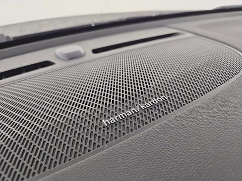 Certified 2024 Volvo XC40 B5 Plus w/ Protection Package Premier image 29