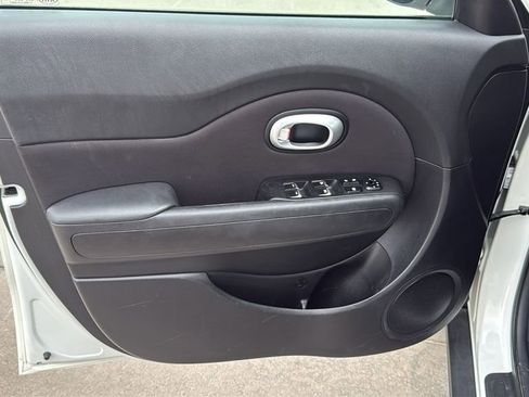 Used 2018 Kia Soul + FWD image 12