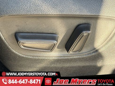 Used 2025 Toyota Highlander LE image 28