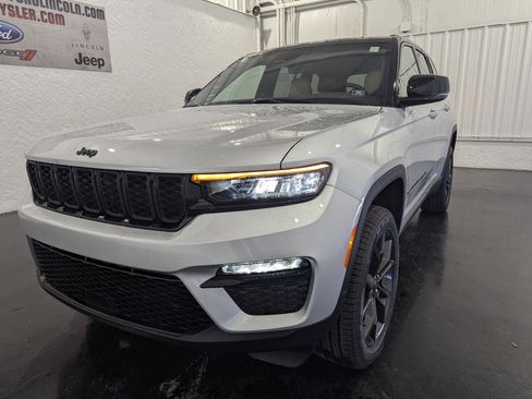 New 2025 Jeep Grand Cherokee Limited image 3