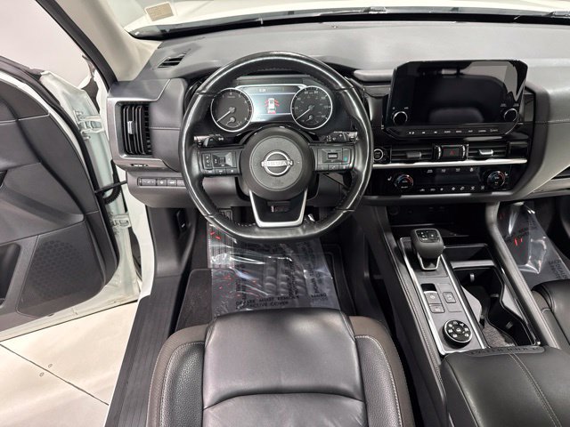 Used 2024 Nissan Pathfinder SL AWD/4WD image 18