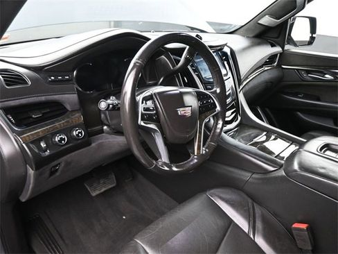 Used 2019 Cadillac Escalade Platinum image 18