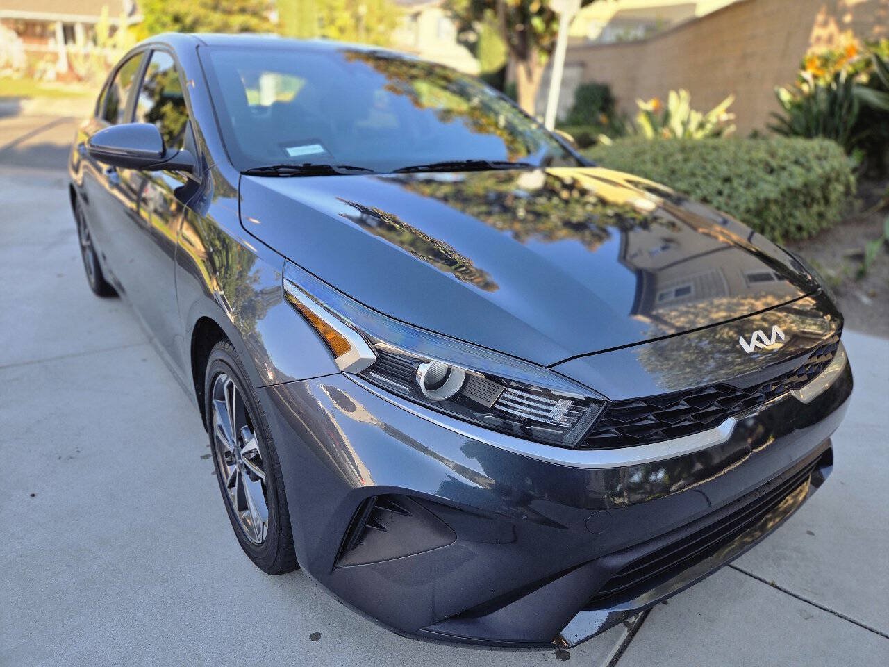 Used 2022 Kia Forte LXS w/ LXS Technology Package FWD image 4