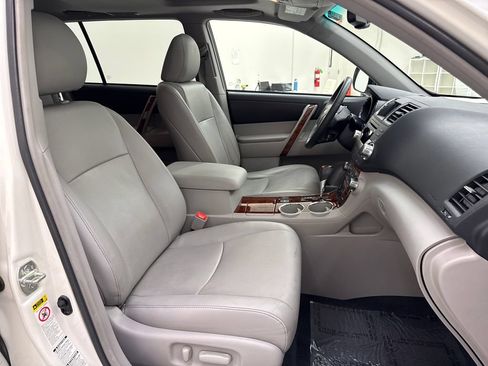Used 2012 Toyota Highlander Limited w/ Tow Pkg AWD/4WD image 22