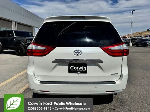Used 2017 Toyota Sienna Limited Premium AWD/4WD image 5