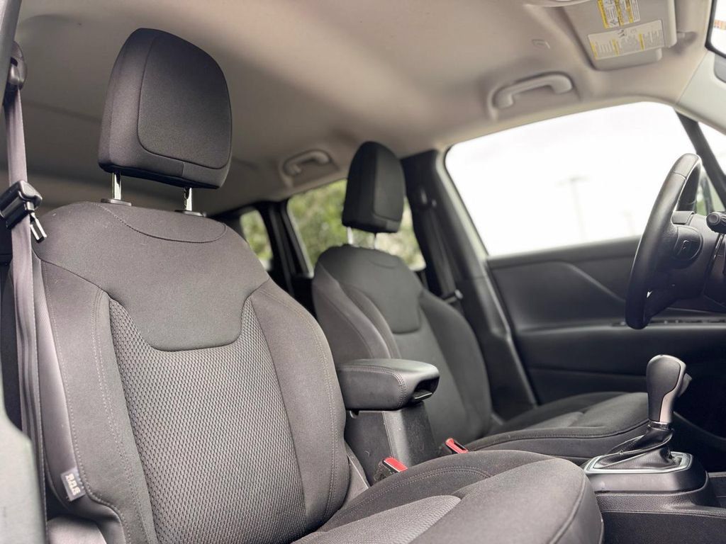 Used 2018 Jeep Renegade Altitude AWD/4WD image 27