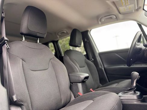 Used 2018 Jeep Renegade Altitude AWD/4WD image 27