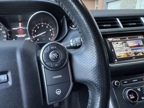 Used 2016 Land Rover Range Rover Sport SE image 21