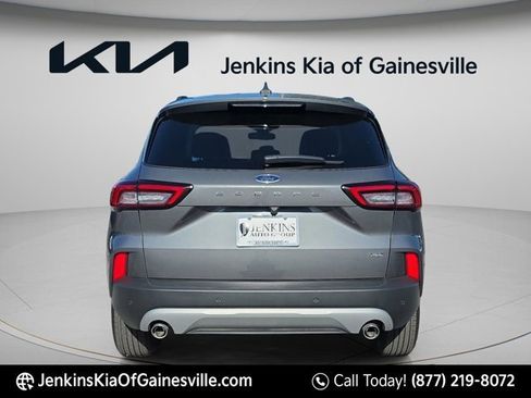 Used 2025 Ford Escape SE image 3