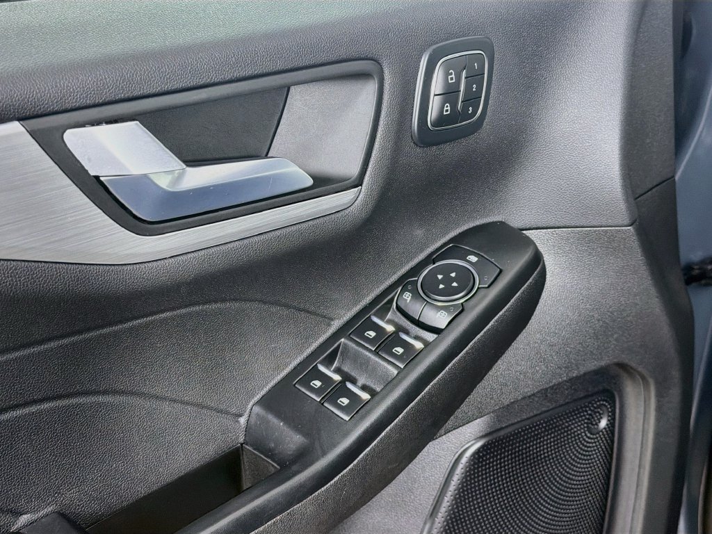Certified 2024 Ford Escape Platinum AWD/4WD image 18