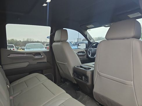 Used 2022 Chevrolet Silverado 1500 LT Trail Boss w/ Convenience Package II image 15