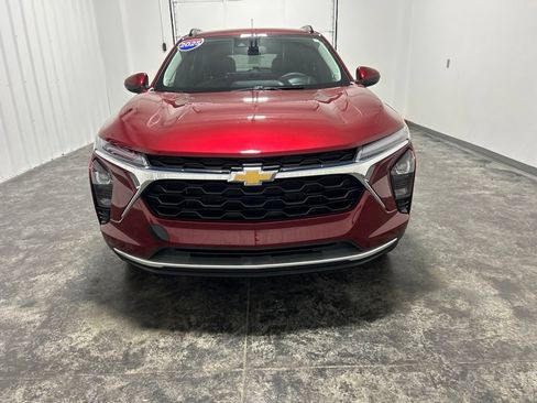 Used 2025 Chevrolet Trax LT FWD image 6