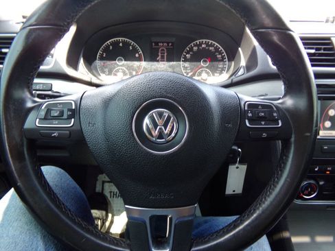 Used 2014 Volkswagen Passat 1.8T SE FWD image 25
