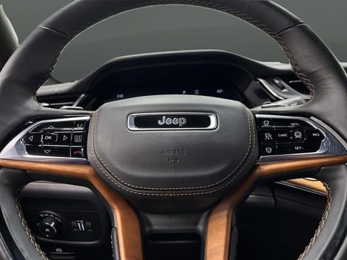 Used 2025 Jeep Grand Cherokee L Summit image 19