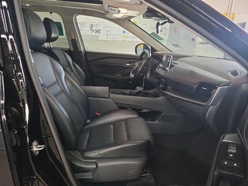 Used 2021 Nissan Rogue SV w/ Premium Package AWD/4WD image 3