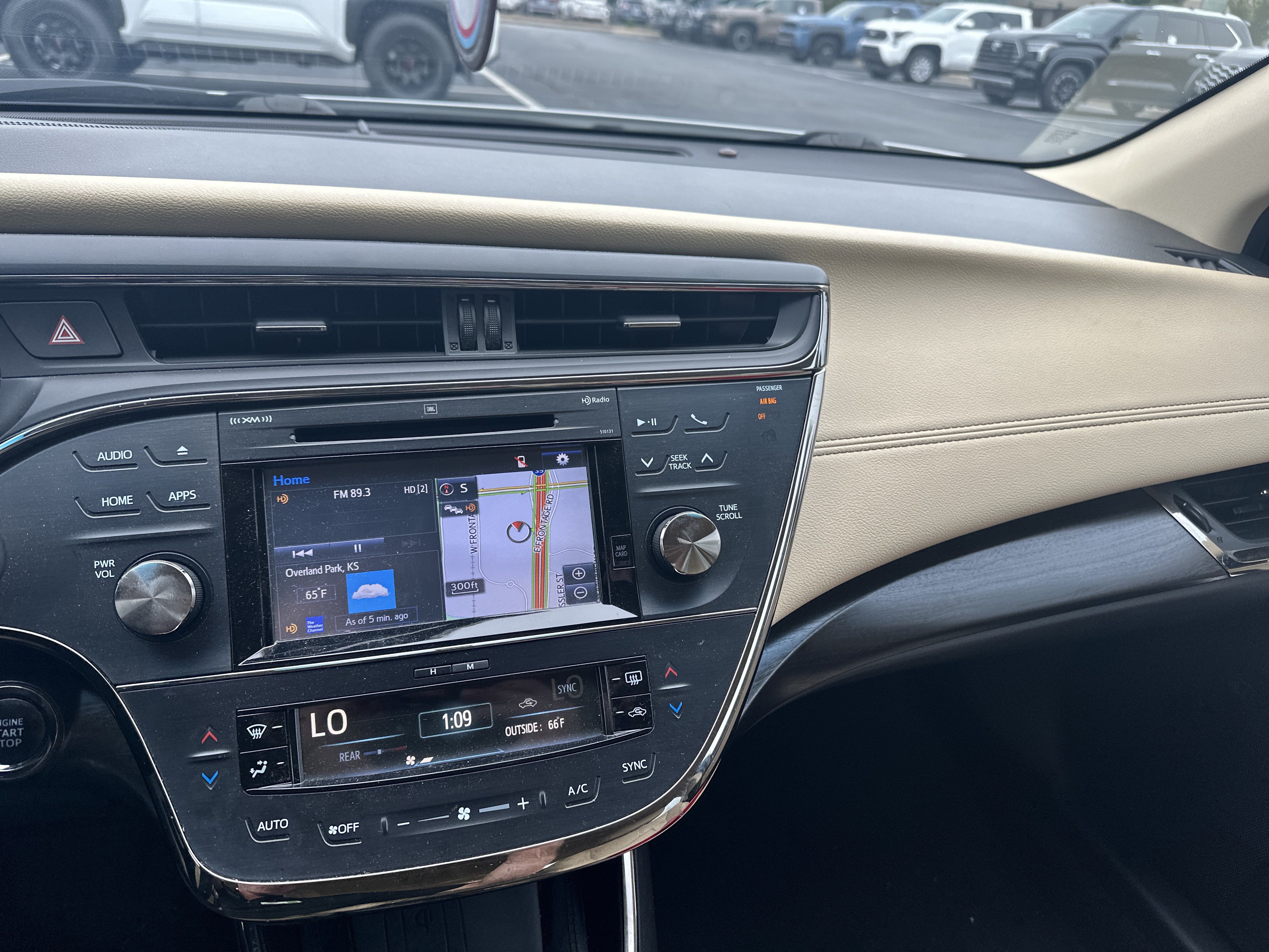 Used 2016 Toyota Avalon Limited FWD image 22
