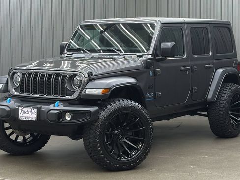 Used 2024 Jeep Wrangler Unlimited w/ Convenience Group AWD/4WD image 1
