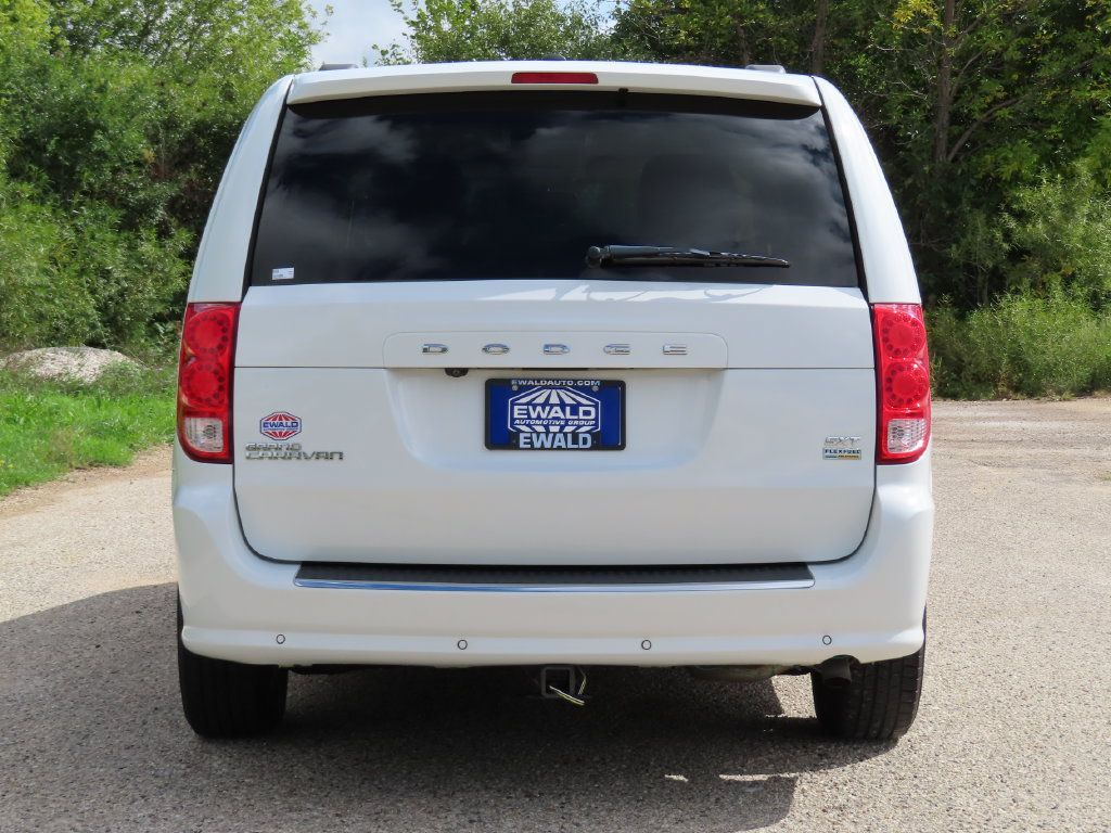Used 2016 Dodge Grand Caravan SXT w/ Rear Park Assist Package FWD image 18