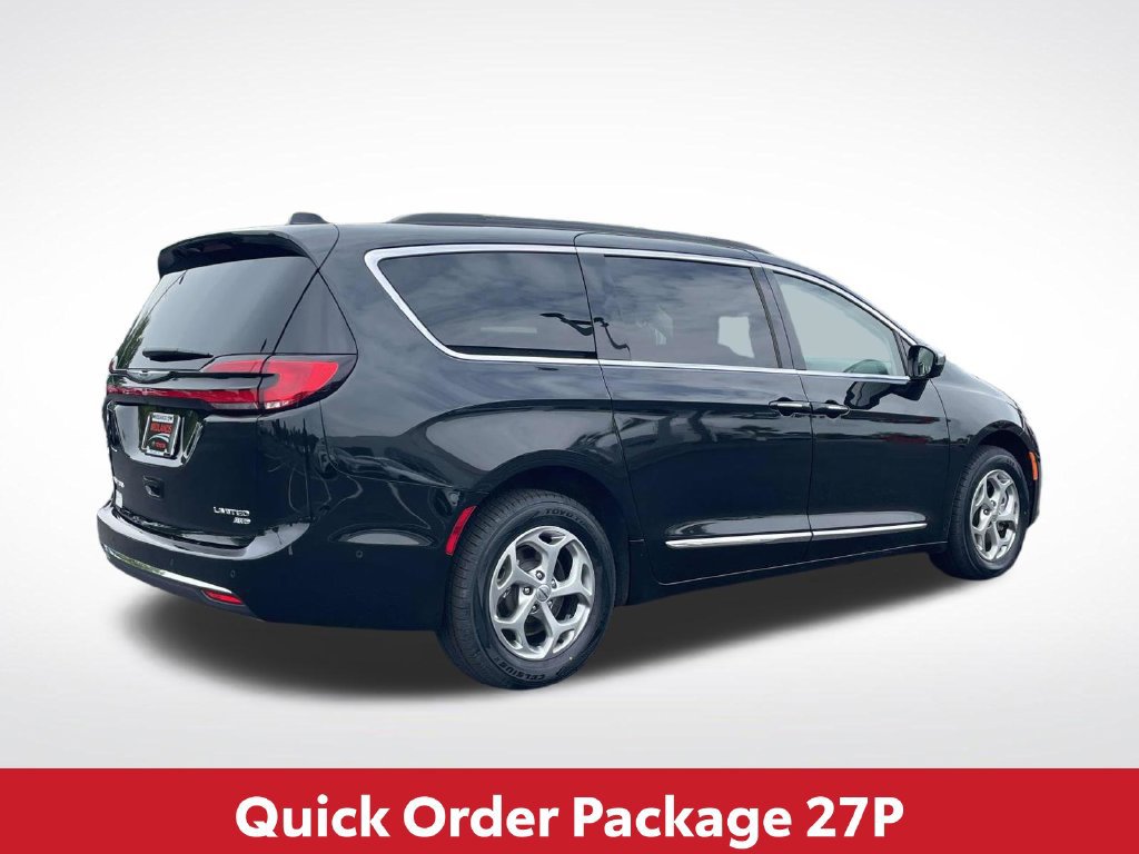 Used 2023 Chrysler Pacifica Limited AWD/4WD image 8