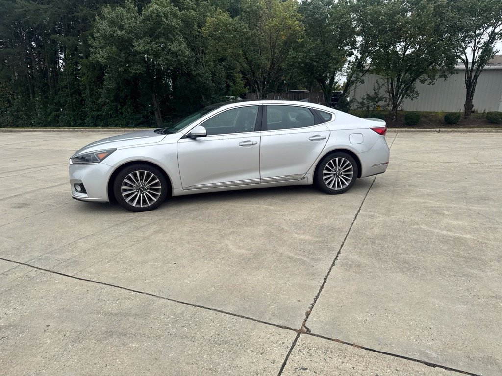Used 2017 Kia Cadenza Premium w/ Luxury Package FWD image 13