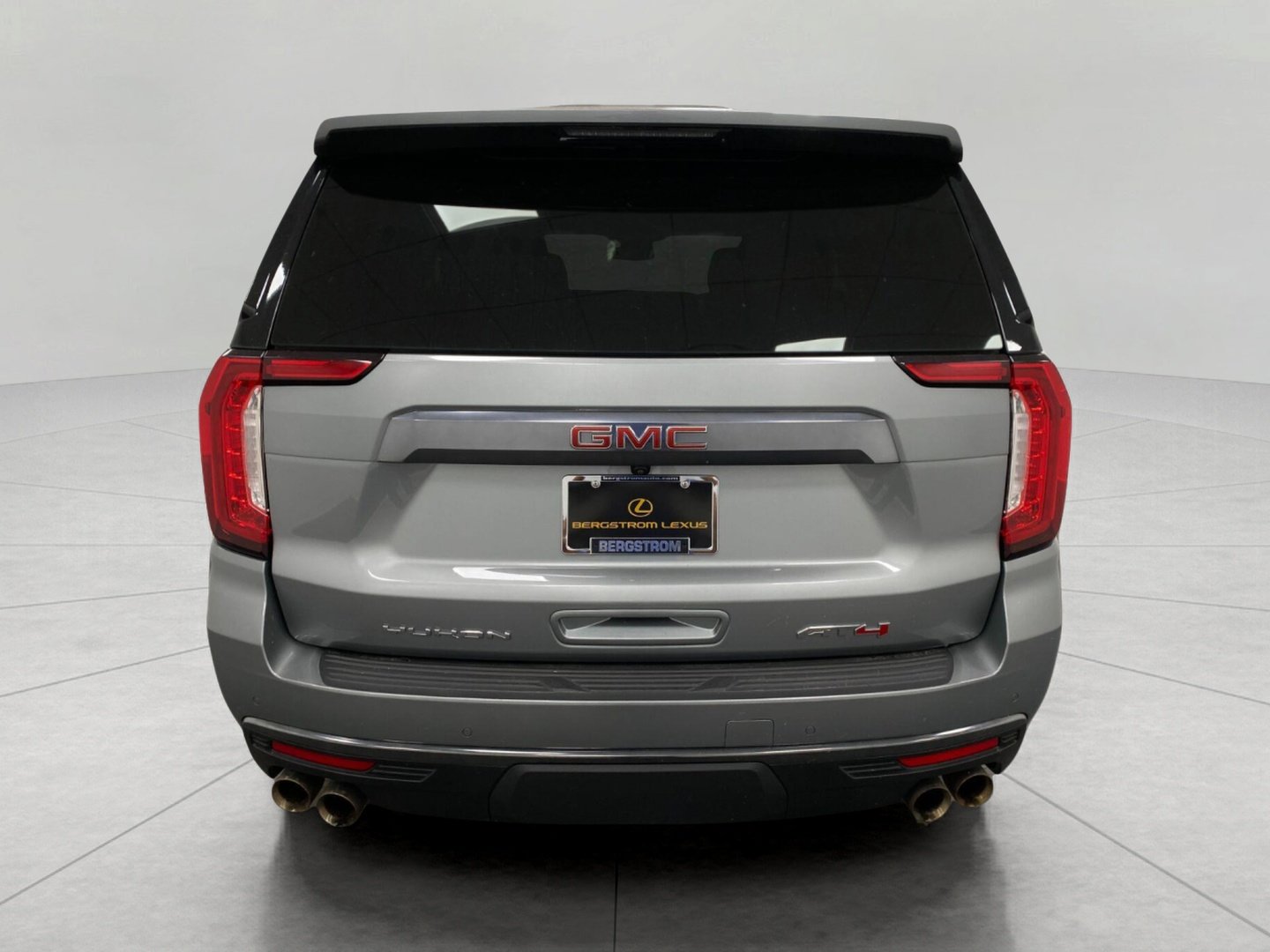 Used 2024 GMC Yukon AT4 w/ Technology Package AWD/4WD image 5