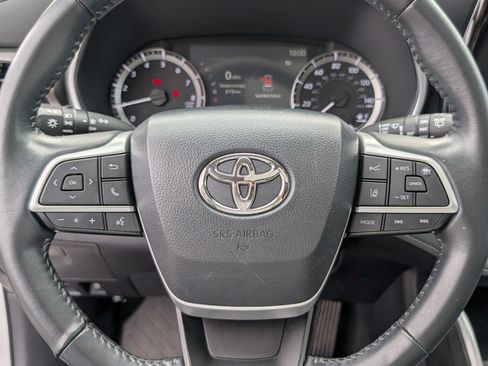 Used 2023 Toyota Highlander XLE image 19