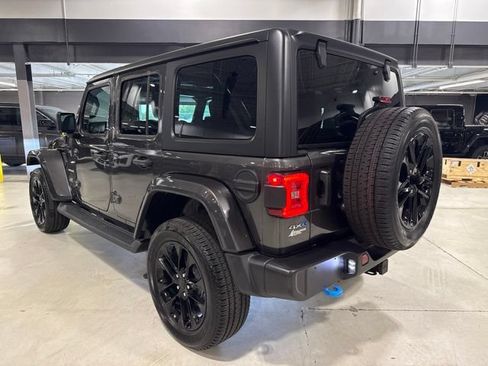 Used 2022 Jeep Wrangler Unlimited Sahara w/ Cold Weather Group AWD/4WD image 21