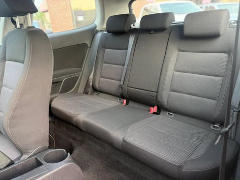 Used 2010 Volkswagen Golf 2-Door FWD image 11