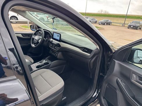 Used 2022 Ford Escape SE w/ SE Sport Appearance Package image 15