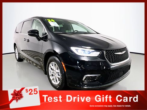 Used 2024 Chrysler Pacifica Touring-L image 1