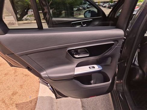 Used 2024 Mercedes-Benz GLC 300 4MATIC image 33