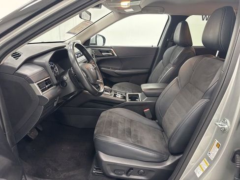 Used 2024 Mitsubishi Outlander FWD image 23