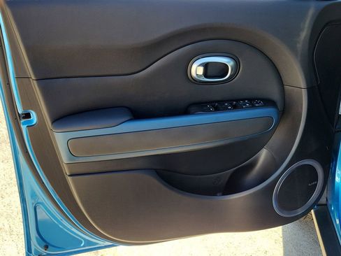 Used 2015 Kia Soul + w/ Audio Package FWD image 24