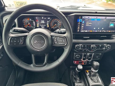 Used 2025 Jeep Wrangler Unlimited Sport AWD/4WD image 16