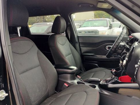 Used 2015 Kia Soul + image 28