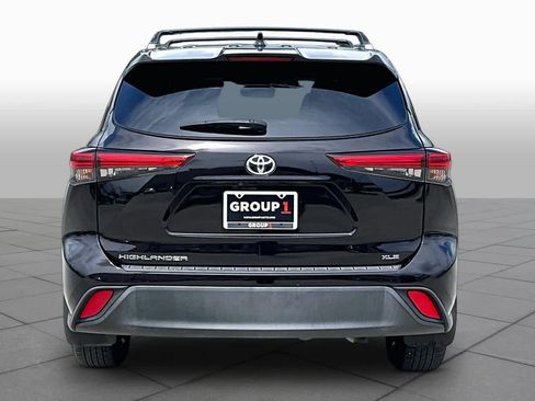 Used 2022 Toyota Highlander XLE FWD image 5