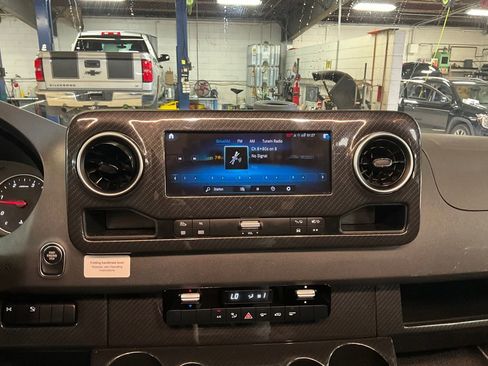 Used 2022 Mercedes-Benz Sprinter 2500 image 23