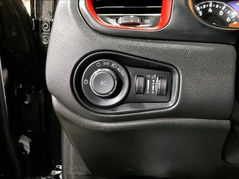 Used 2020 Jeep Renegade Trailhawk image 34