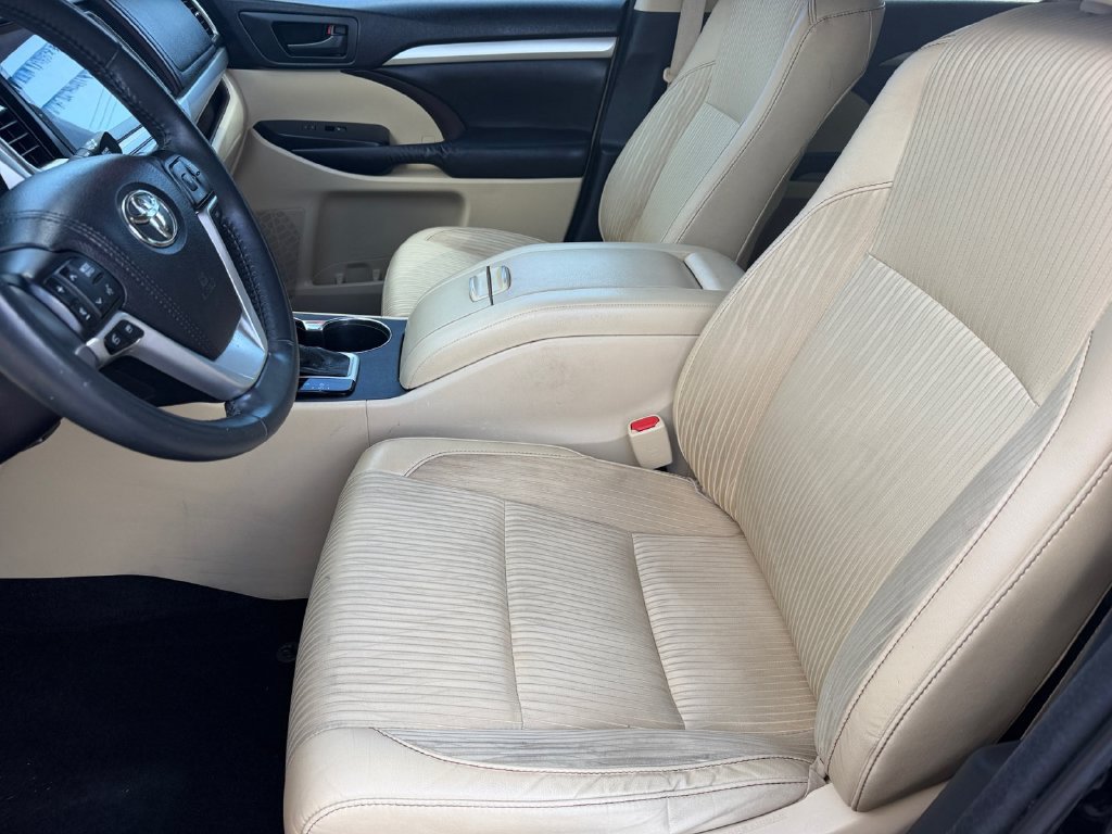 Used 2016 Toyota Highlander Plus FWD image 10