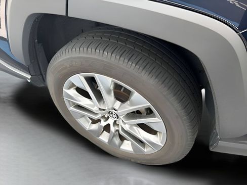 Used 2022 Toyota RAV4 XLE Premium FWD image 8