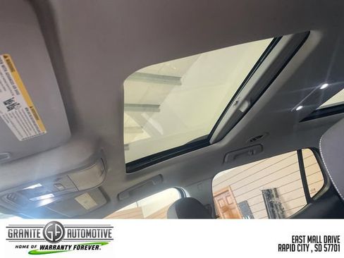 Used 2022 GMC Acadia SLE w/ Driver Convenience Package AWD/4WD image 13