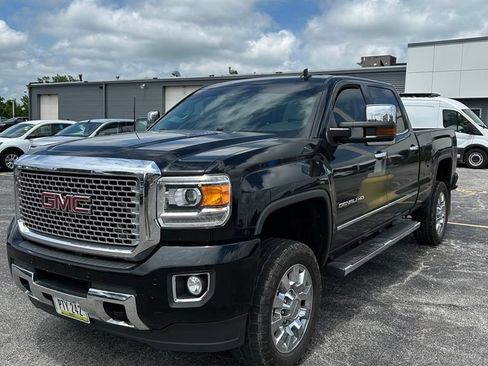 Used 2016 GMC Sierra 2500 Denali w/ Duramax Plus Package AWD/4WD image 4