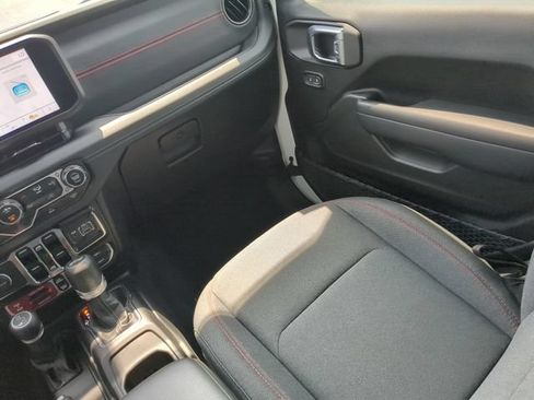 Used 2024 Jeep Wrangler Unlimited Rubicon AWD/4WD image 19
