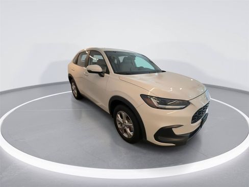 Used 2025 Honda HR-V LX image 2