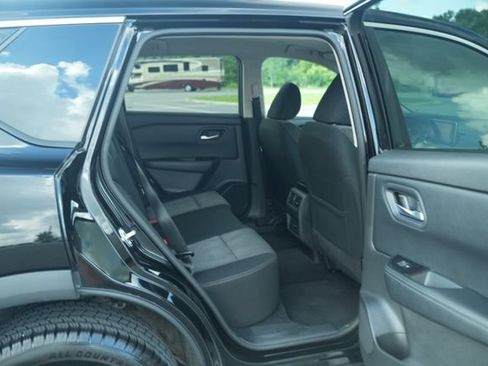 Used 2024 Nissan Rogue SV FWD image 22