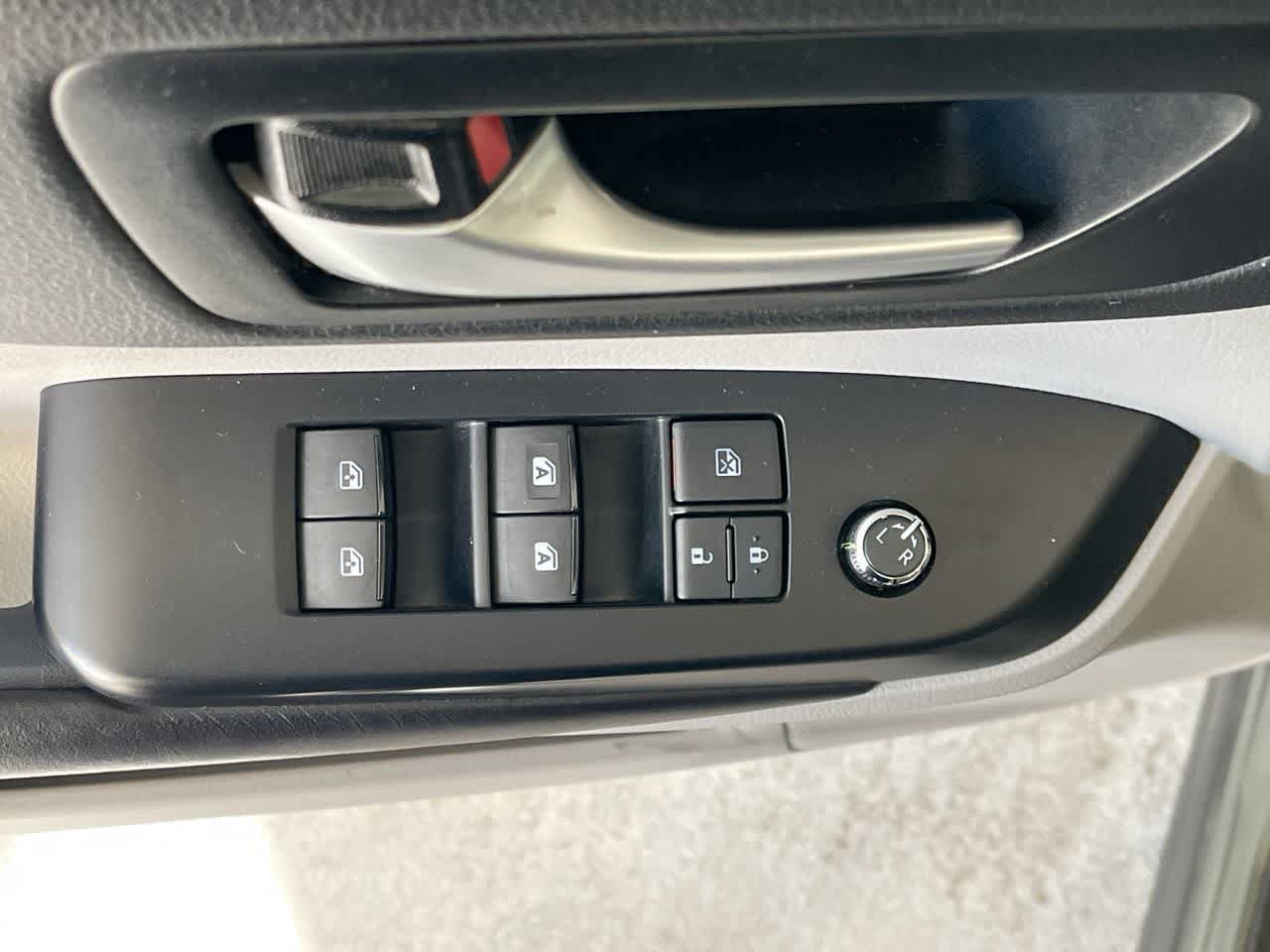 Used 2018 Toyota Highlander XLE AWD/4WD image 13