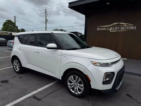 Used 2022 Kia Soul LX FWD image 3
