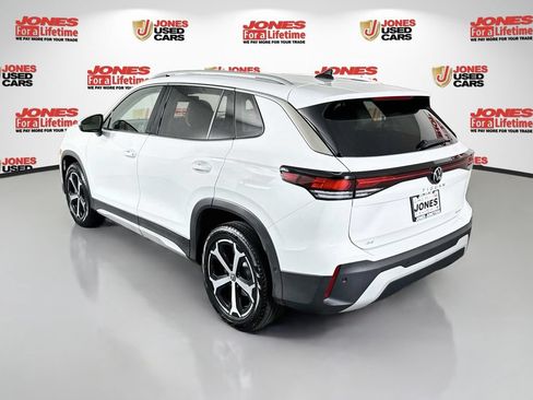 Used 2025 Volkswagen Tiguan SE AWD/4WD image 2